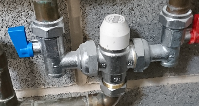Thermostatic mixing valve - Plumbing services Bright 